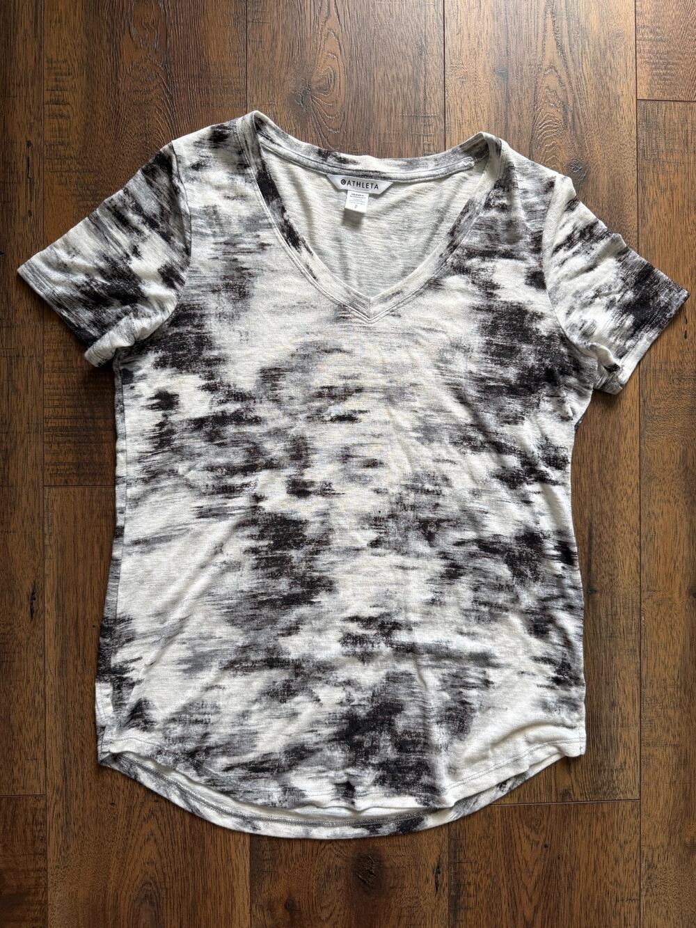 Athleta Abstract Tye Dye V Neck Workout Tee Small